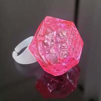 Kristal Tasarımlı Led Glow Işıklı 3 Modlu Pembe Yüzük 3.5 x 5 cm